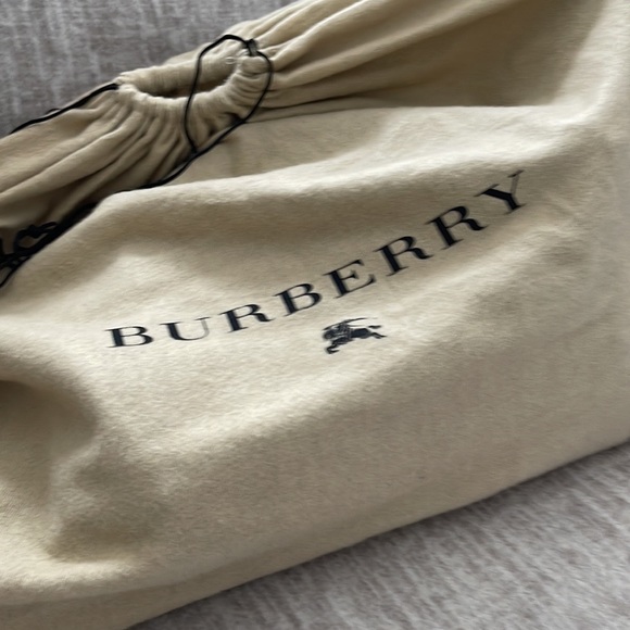 Burberry black leather shoulder bag. - Picture 3 of 5